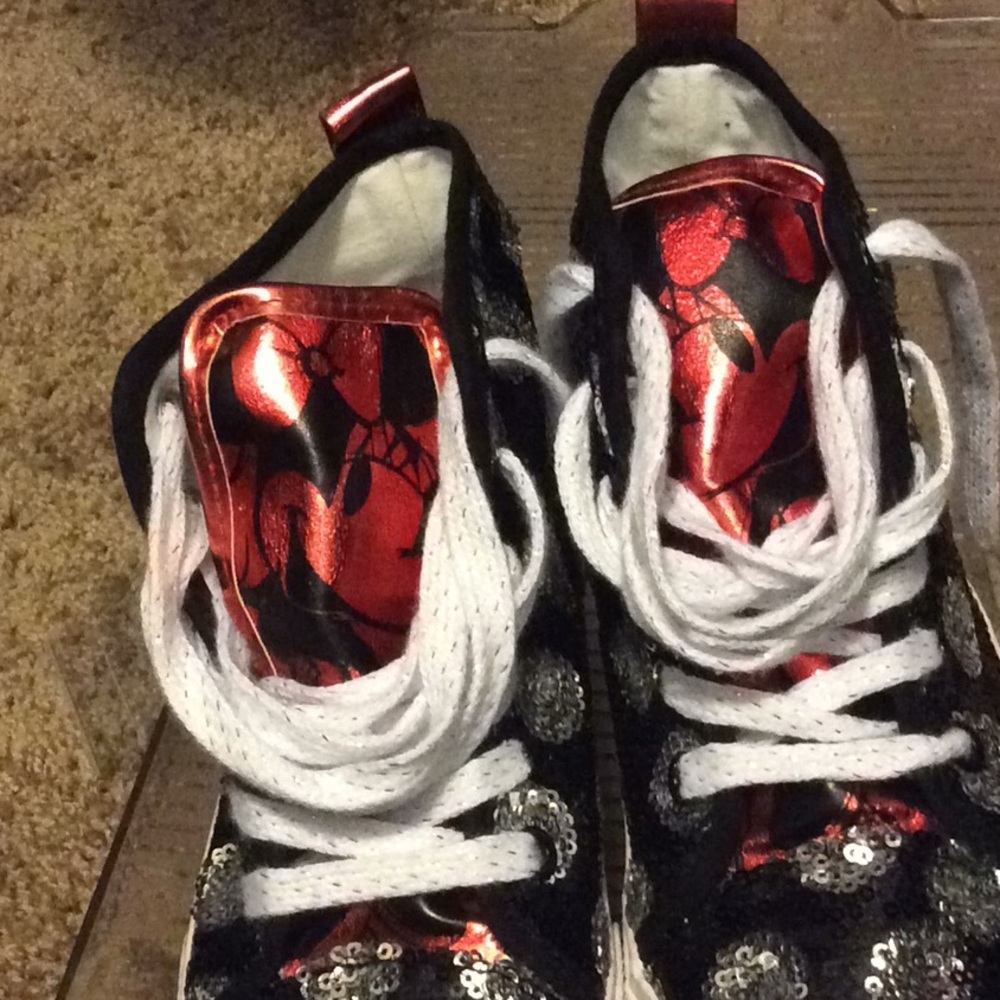 SOLD!!! NWOT Disney Minnie Shoes - Picture 5 of 8